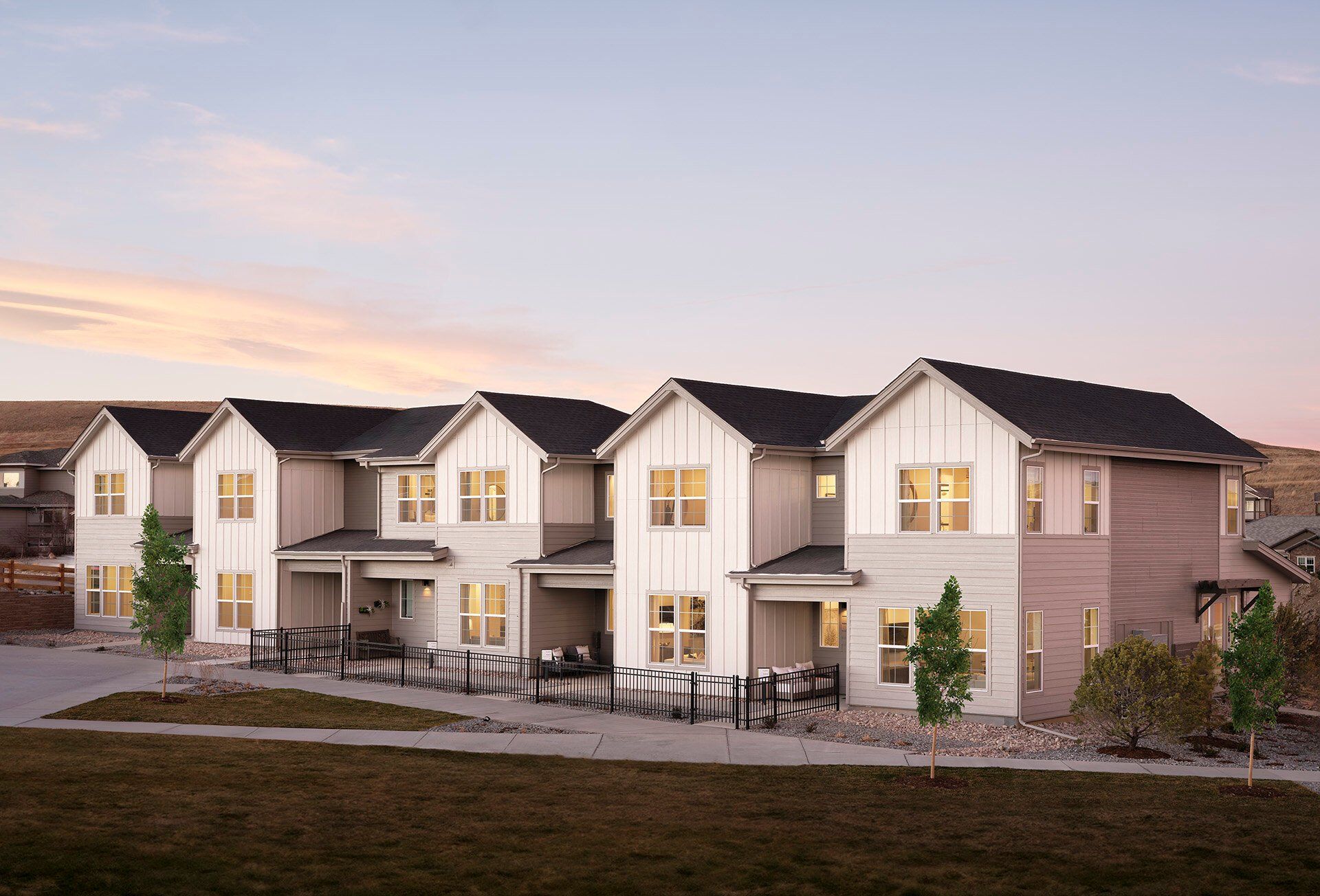 16784 West 94th Way:Farmhouse style exterior