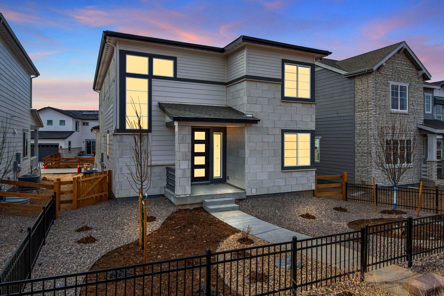 3336 N Haleyville Court:Sleek front exterior