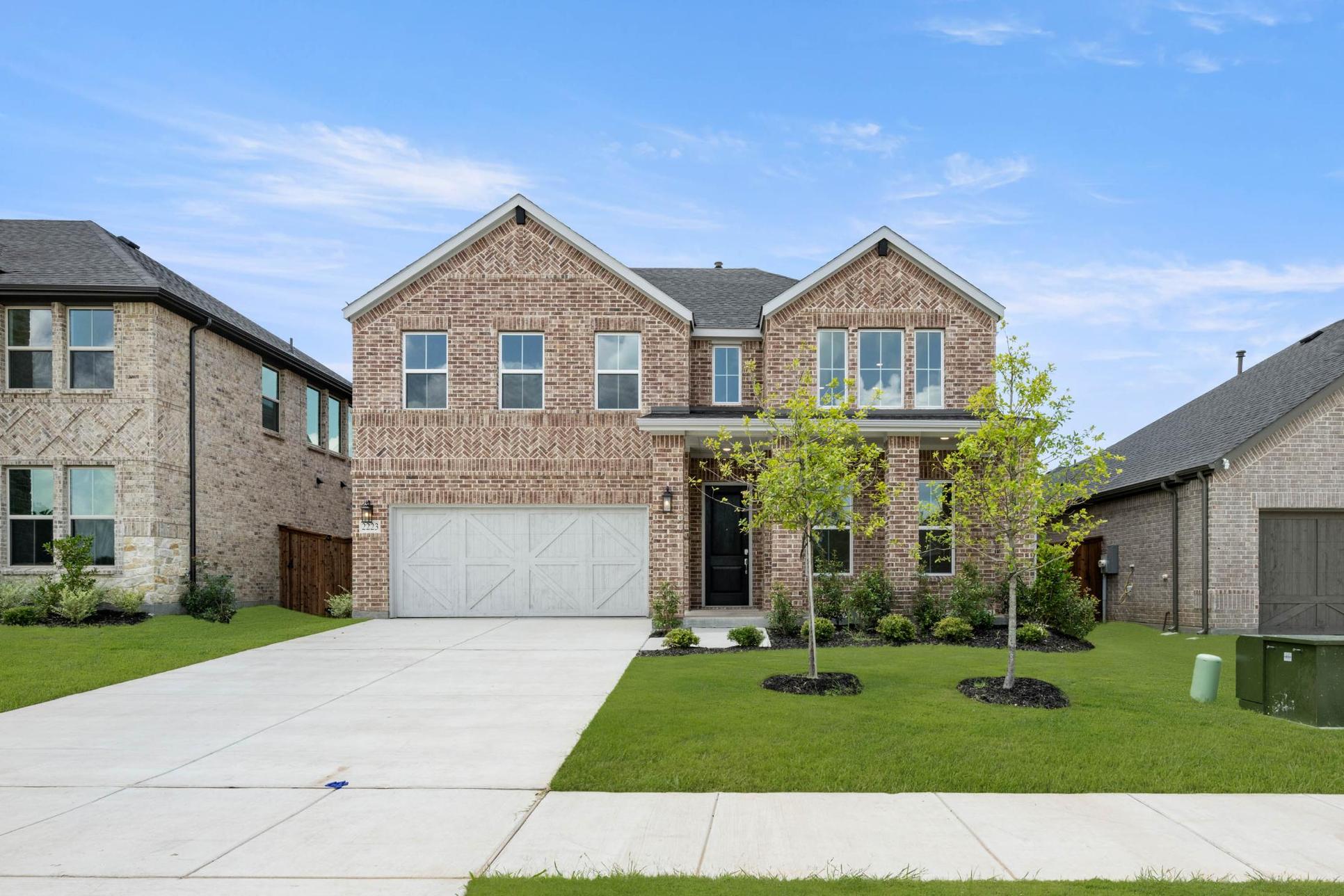 2223-Shady-Elm-Road:Exterior Front