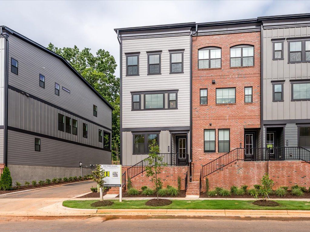 403 Old Town Village Rd:Front Exterior