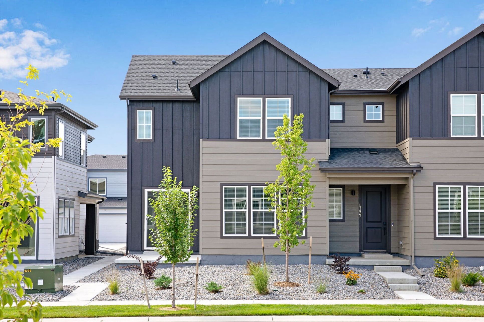 1753 Mount Meeker Avenue:Modern Farmhouse style exterior