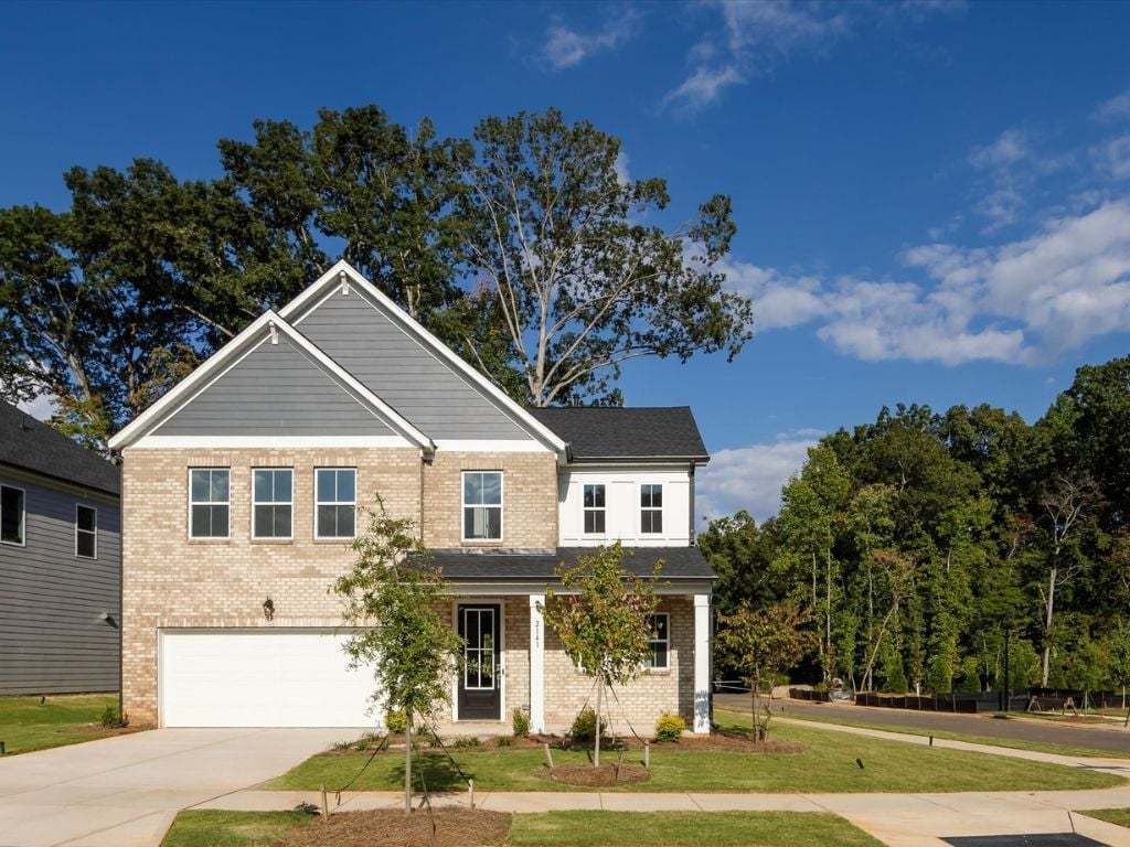 2141 Moss Bluff Dr:Corner Lot Surrounded By Mature Trees