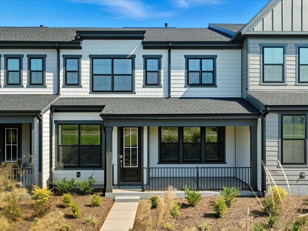 121 Armstrong Rd:Charming Covered Front Porch