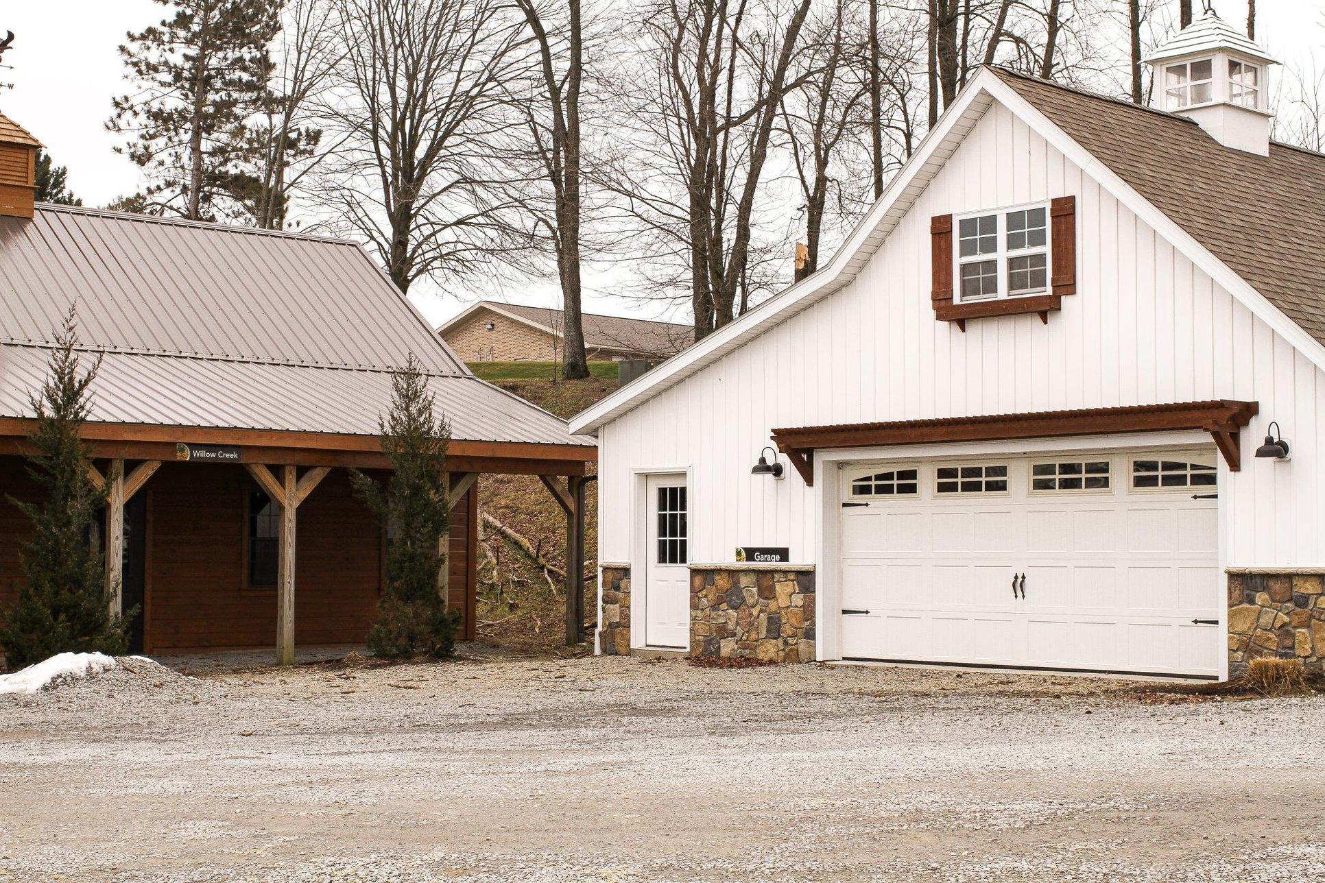 Weaver Barns,44681