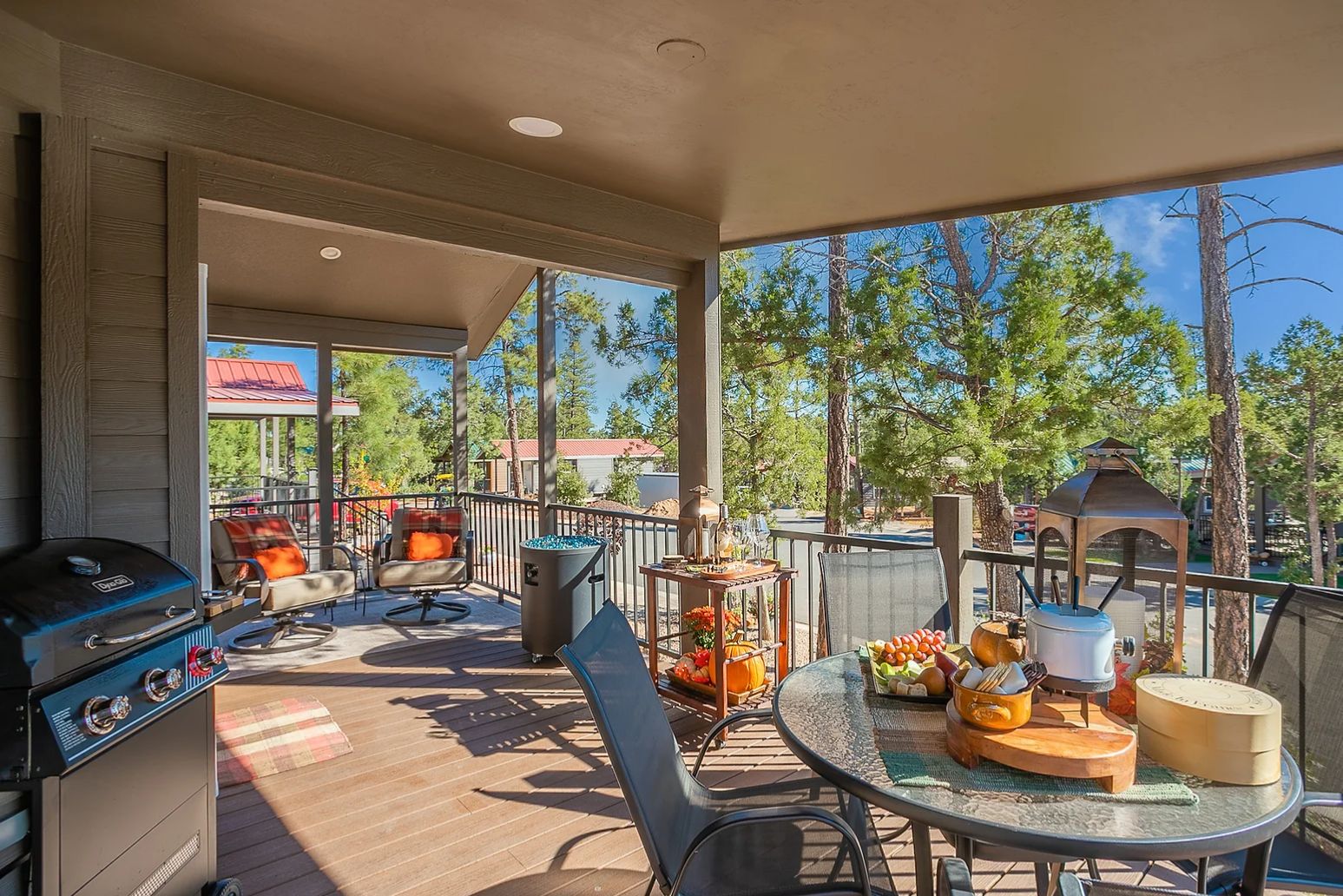 Woodfield Park Model Homes - The Ponderosa:Enjoy the outdoors on this great porch