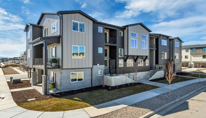 Regency at Meadowbrook,84003